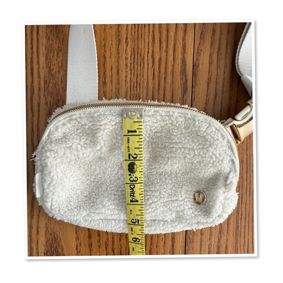 Lululemon Athletica Ivory Fleece Everywhere Bag With Belt - Picture 12 of 15